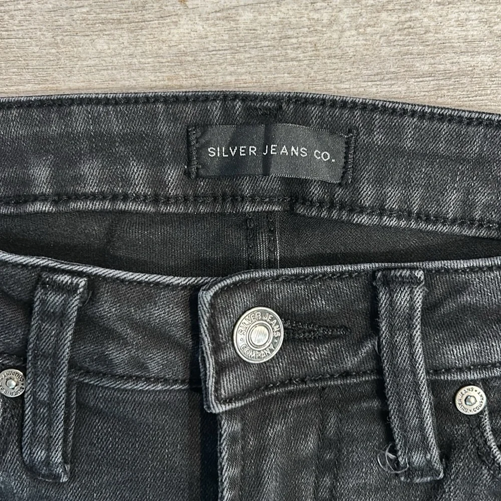 Silver Aiko Skinny jeans in black distressed size 26